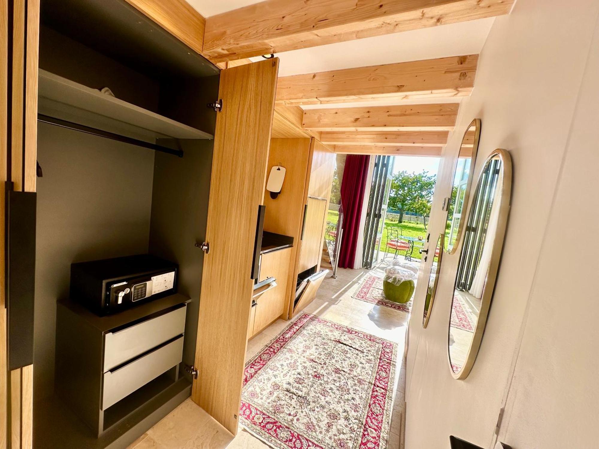 Chateau De Lafont Suites Saint-Vivien  エクステリア 写真