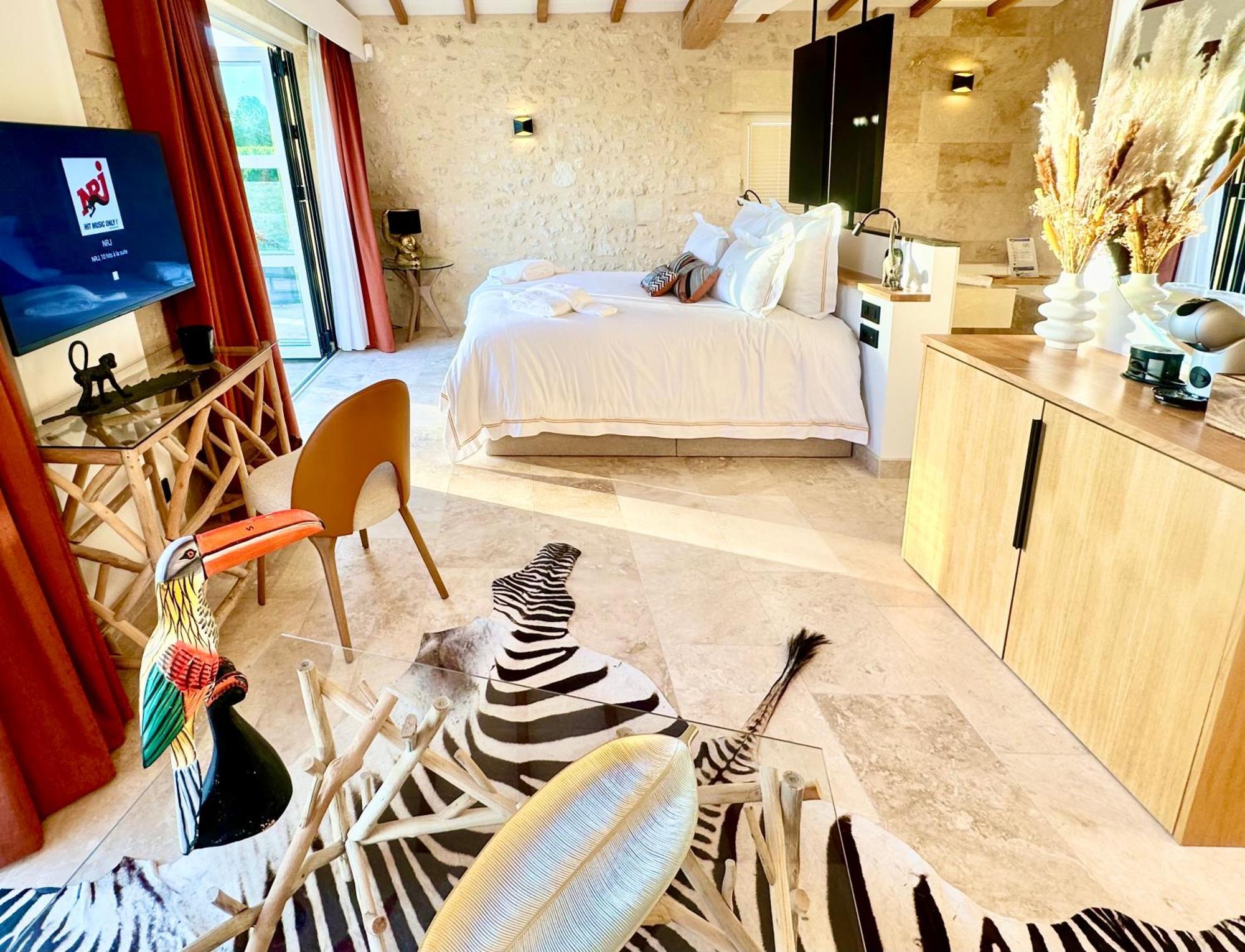 Chateau De Lafont Suites Saint-Vivien  エクステリア 写真