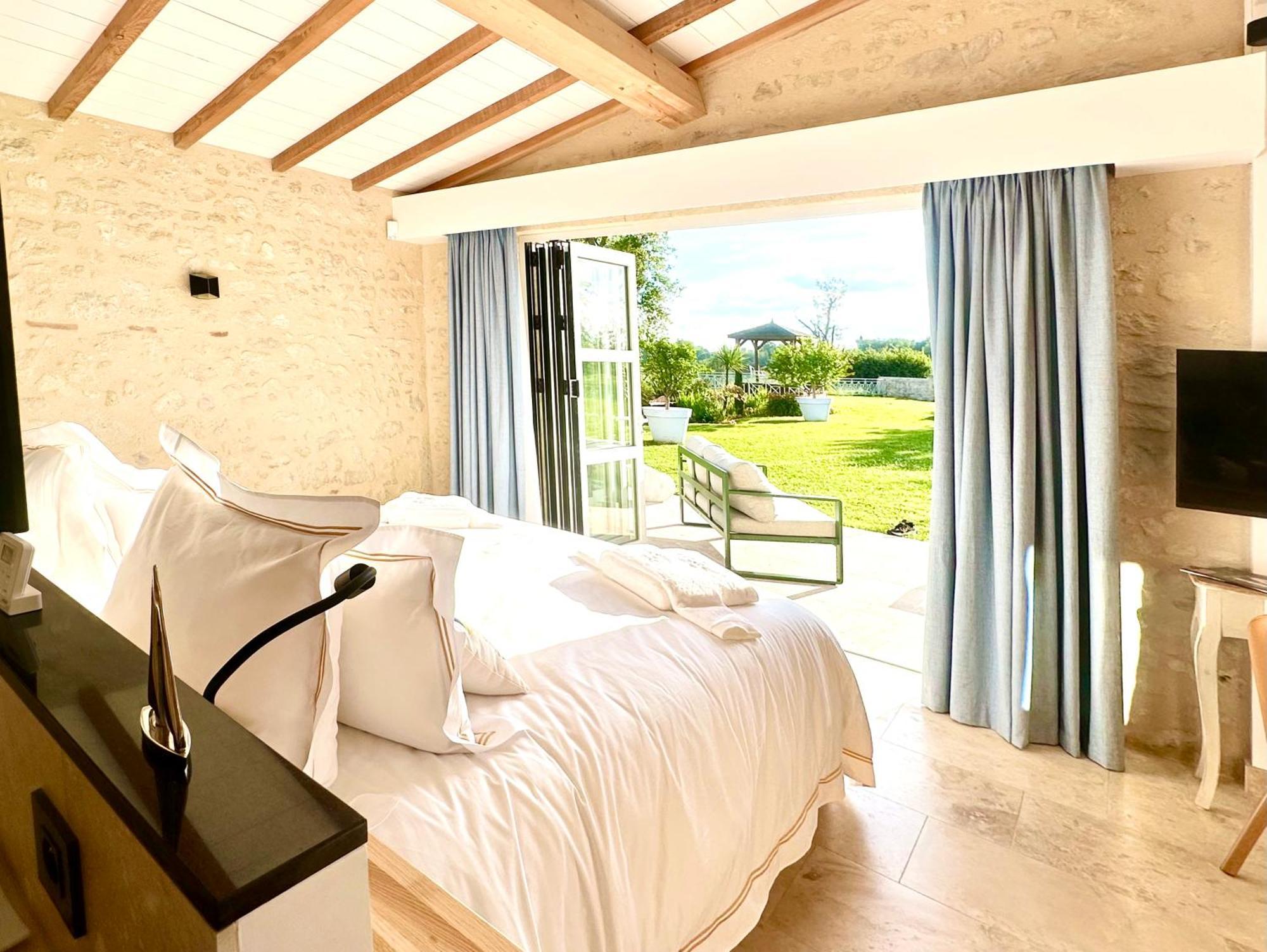 Chateau De Lafont Suites Saint-Vivien  エクステリア 写真