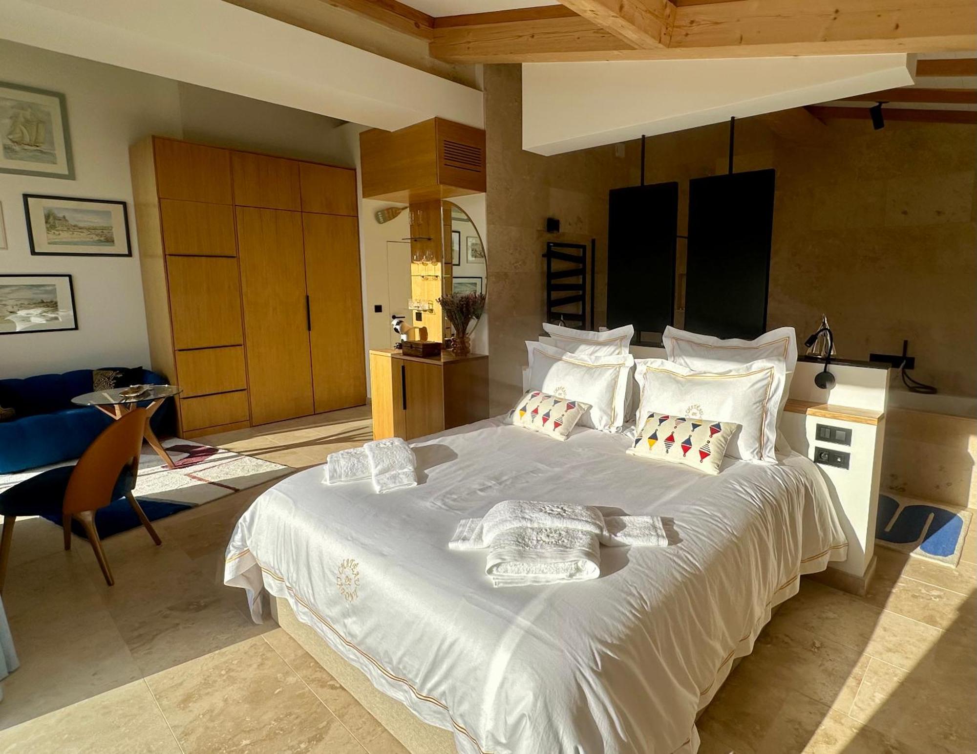 Chateau De Lafont Suites Saint-Vivien  エクステリア 写真