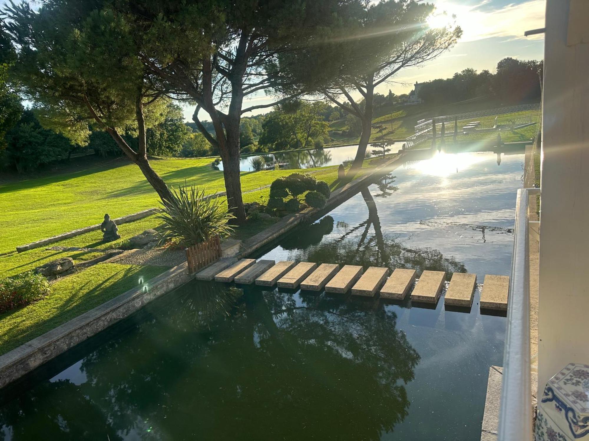 Chateau De Lafont Suites Saint-Vivien  エクステリア 写真